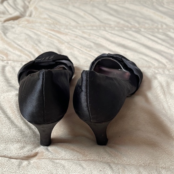 Black satin like heels - Picture 5 of 6
